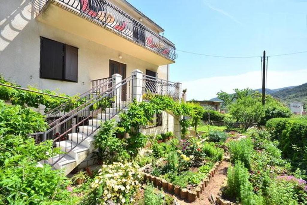 Apartments Vrisnik Jelsa  Esterno foto